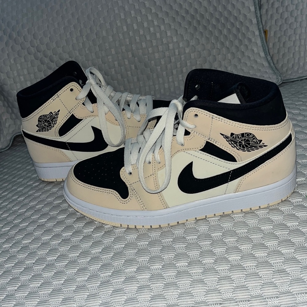Nike Air JORDAN 1 Mid Guava Ice 🧊